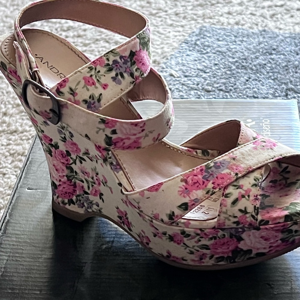 Andrea White and Flowery Item # 12288 in Size 7